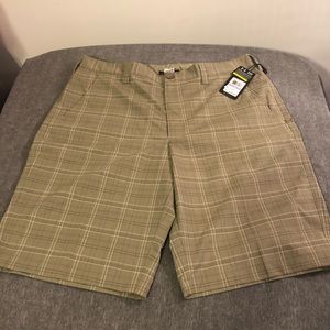 NWT!! Men’s Under Armour Golf Shorts size 38
